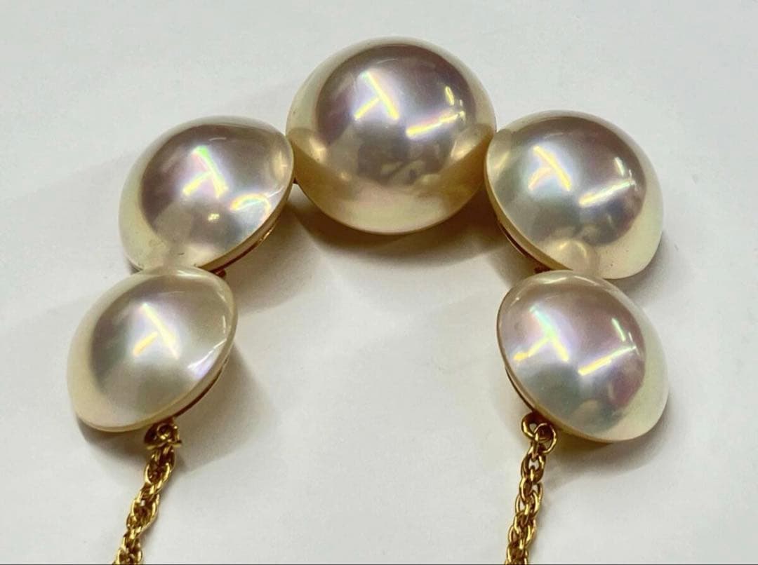 Tasaki K18 Mabe pearl necklace with 41cm chain and 13-14.3mm pearls weighing 14.3g