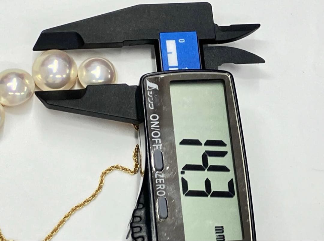 Tasaki K18 Mabe pearl necklace with 41cm chain and 13-14.3mm pearls weighing 14.3g