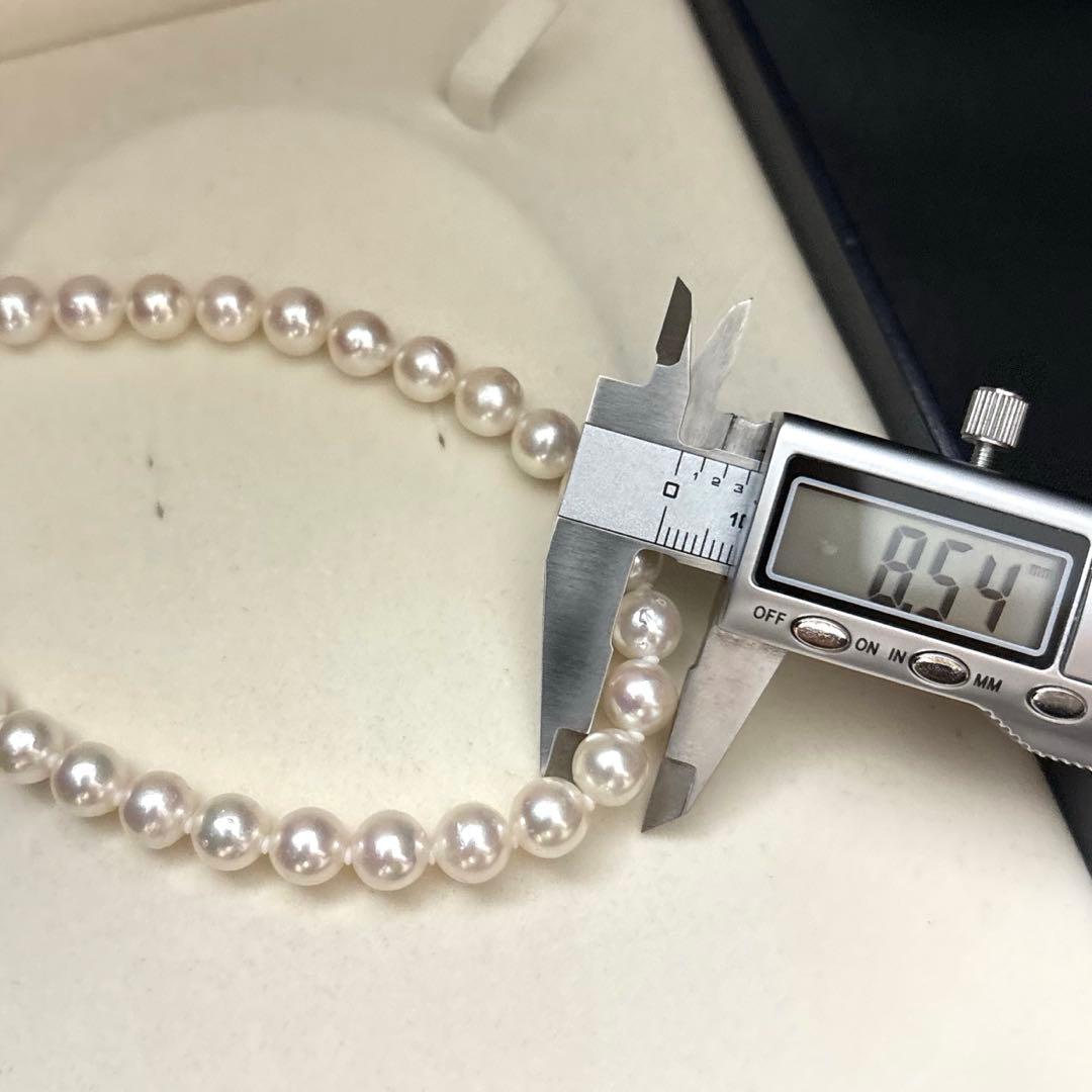 Akoya pearl necklace and matching earrings set with white 8mm pearls on a 43cm chain