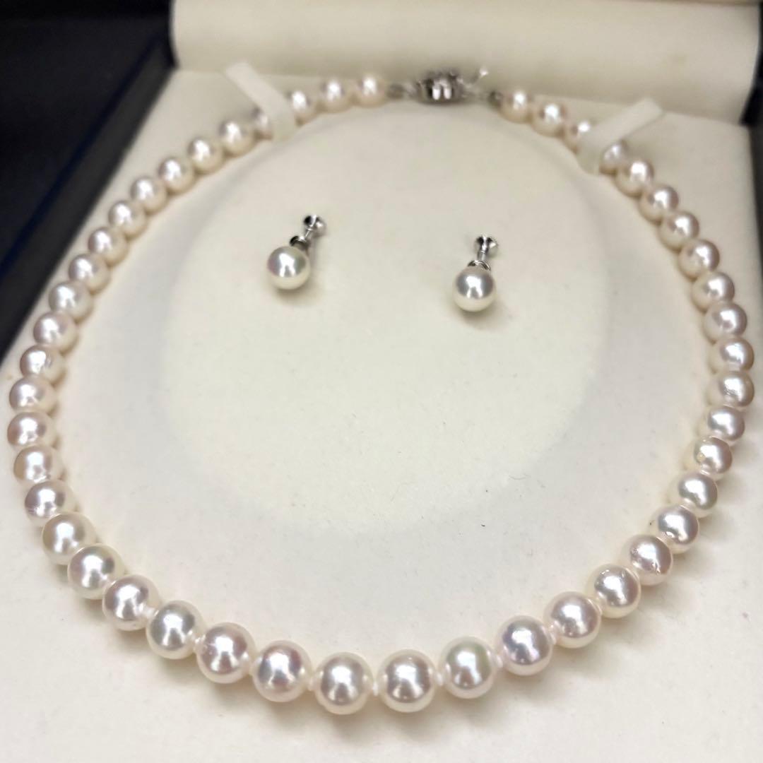 Akoya pearl necklace and matching earrings set with white 8mm pearls on a 43cm chain
