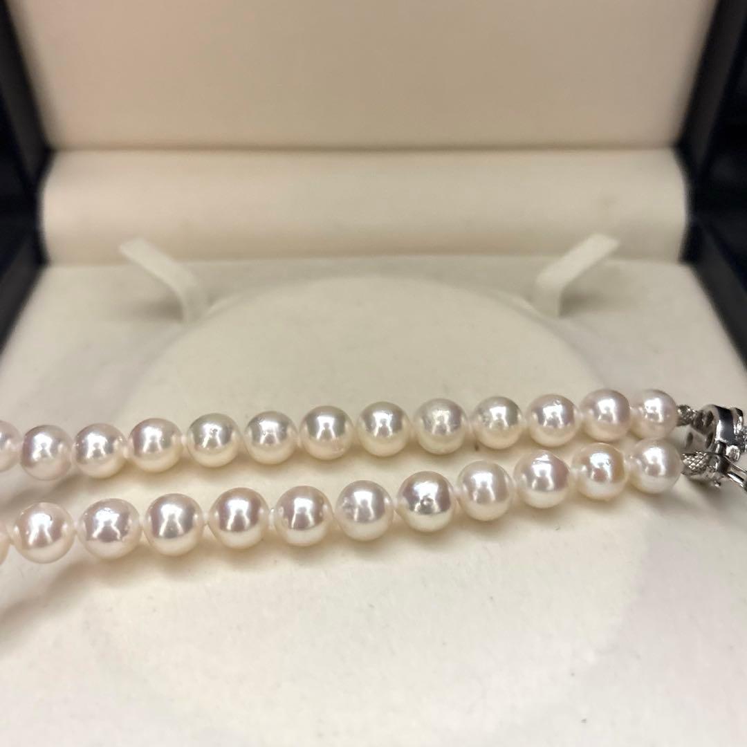 Akoya pearl necklace and matching earrings set with white 8mm pearls on a 43cm chain