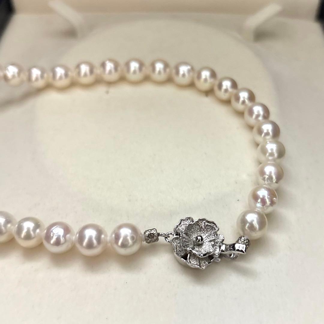 Akoya pearl necklace and matching earrings set with white 8mm pearls on a 43cm chain