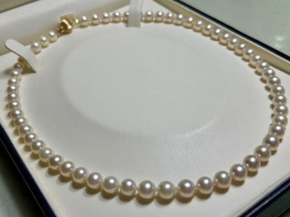 Akoya pearl necklace with approximately 7mm pearls and 47cm length made of K14 gold