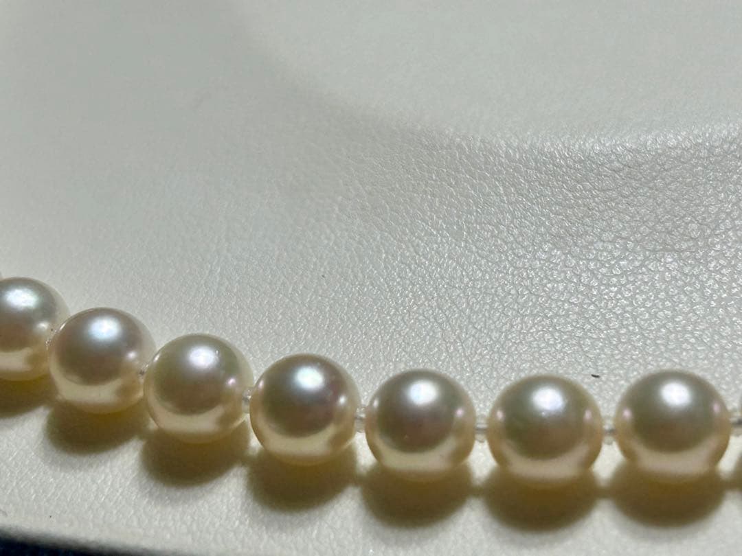 Akoya pearl necklace with approximately 7mm pearls and 47cm length made of K14 gold