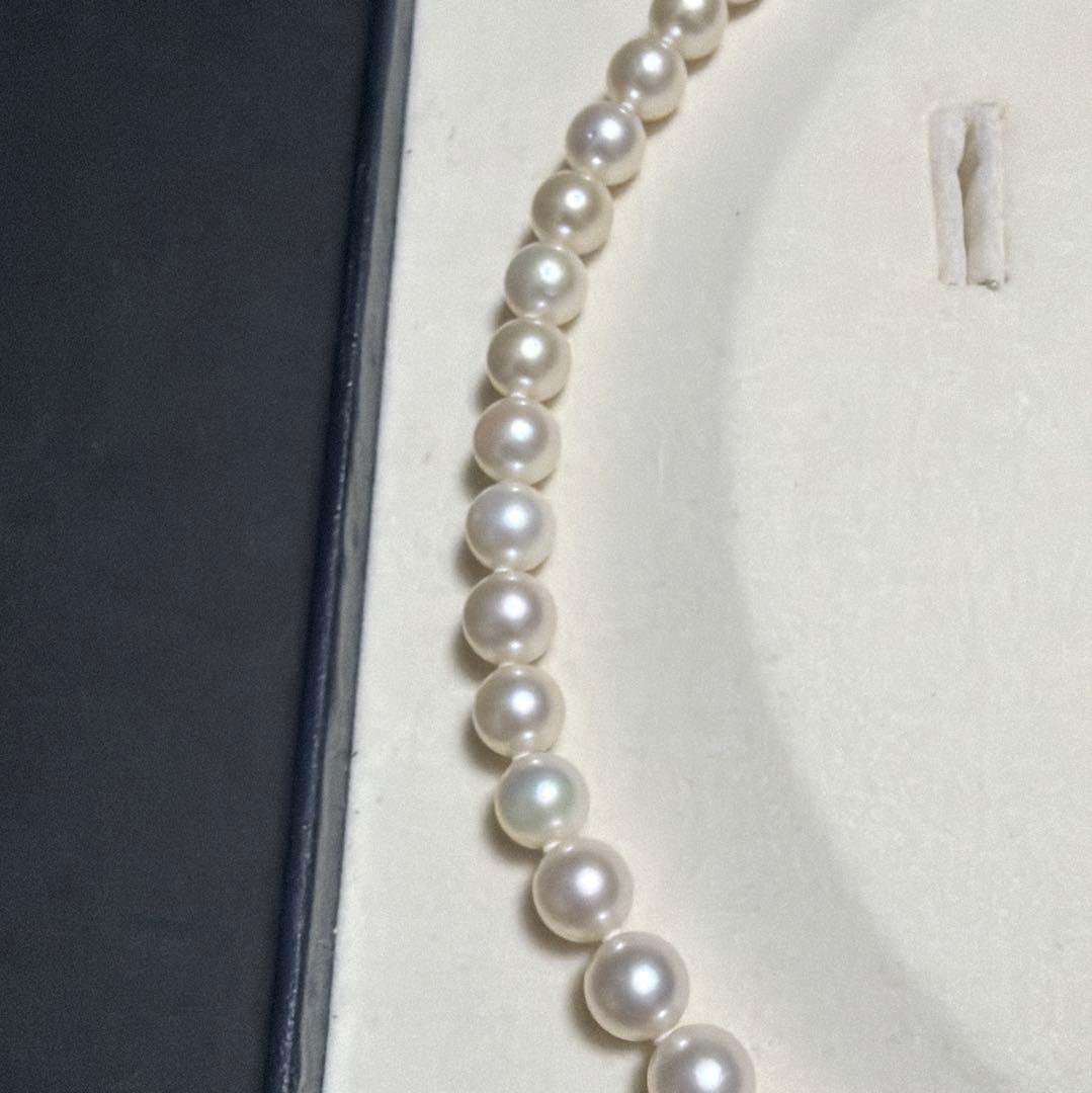 Odawa Tasaki Akoya pearl necklace with 8.5mm genuine pearls and 42 cm length displayed on white background