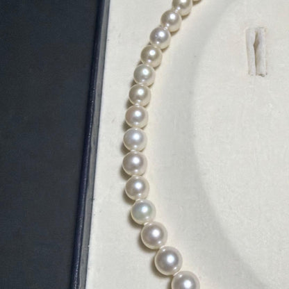 Odawa Tasaki Akoya pearl necklace with 8.5mm genuine pearls and 42 cm length displayed on white background