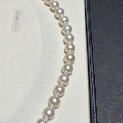 Odawa Tasaki Akoya pearl necklace with 8.5mm genuine pearls and 42 cm length displayed on white background