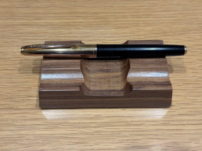 Watermans Ligne 60 fountain pen with 18K gold medium nib, black body, and gold-plated cap
