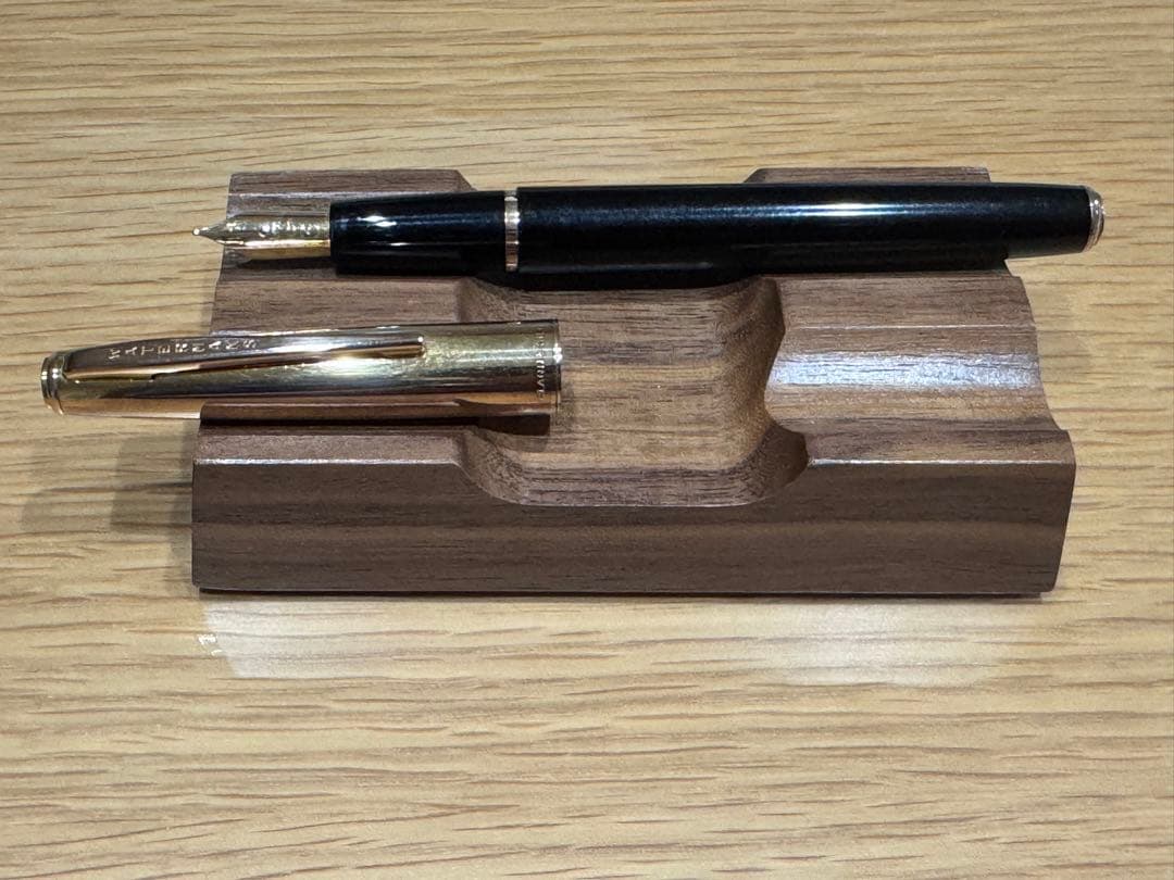 Watermans Ligne 60 fountain pen with 18K gold medium nib, black body, and gold-plated cap