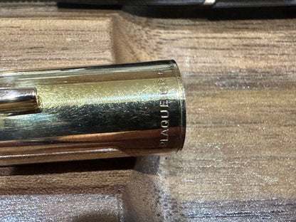 Watermans Ligne 60 fountain pen with 18K gold medium nib, black body, and gold-plated cap