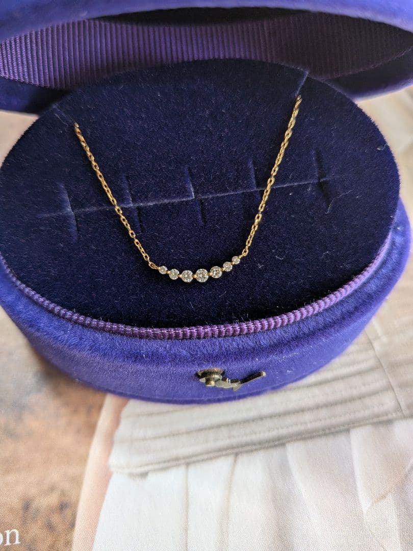 Agate K18 necklace featuring 0.1ct diamond with adjustable slide chain on white background