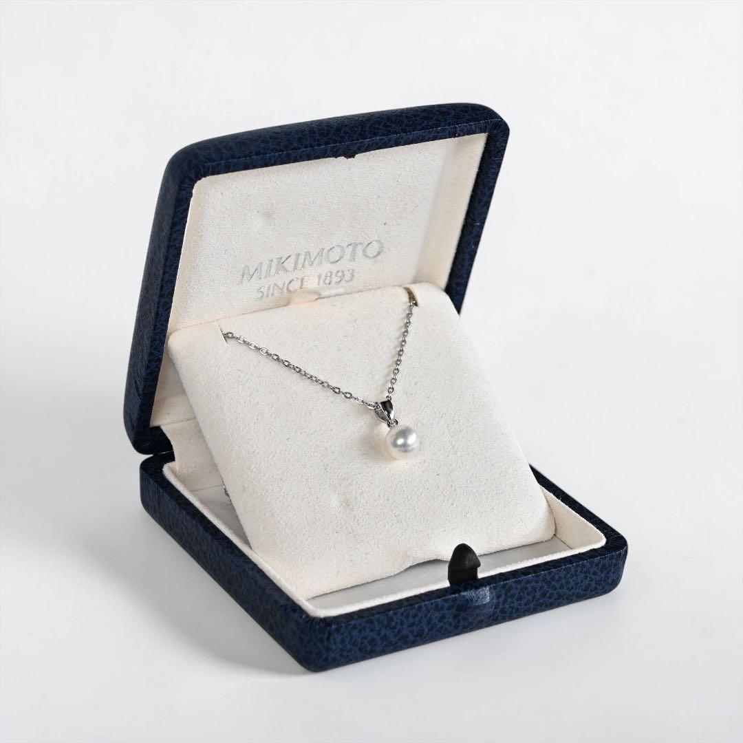Aurora Hanadama Mikimoto Akoya round pearl pendant necklace in silver with 44.5 cm chain length