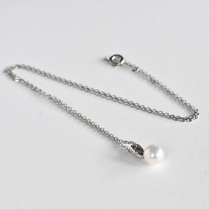 Aurora Hanadama Mikimoto Akoya round pearl pendant necklace in silver with 44.5 cm chain length
