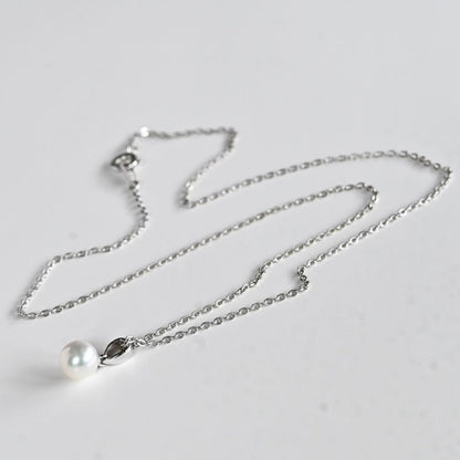 Aurora Hanadama Mikimoto Akoya round pearl pendant necklace in silver with 44.5 cm chain length