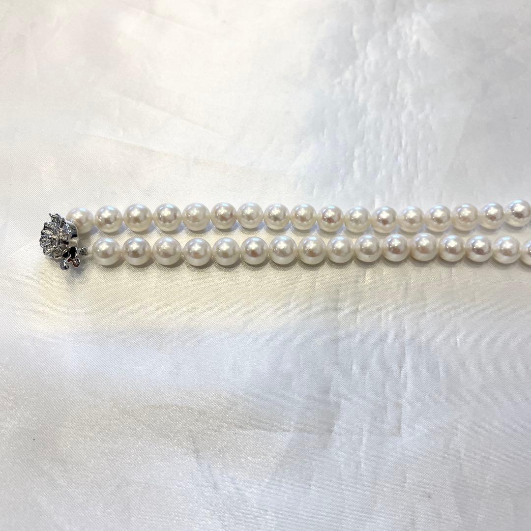 Akoya real pearl necklace with 7.0-7.5mm white pearls showing pink and green shades on a 44cm strand