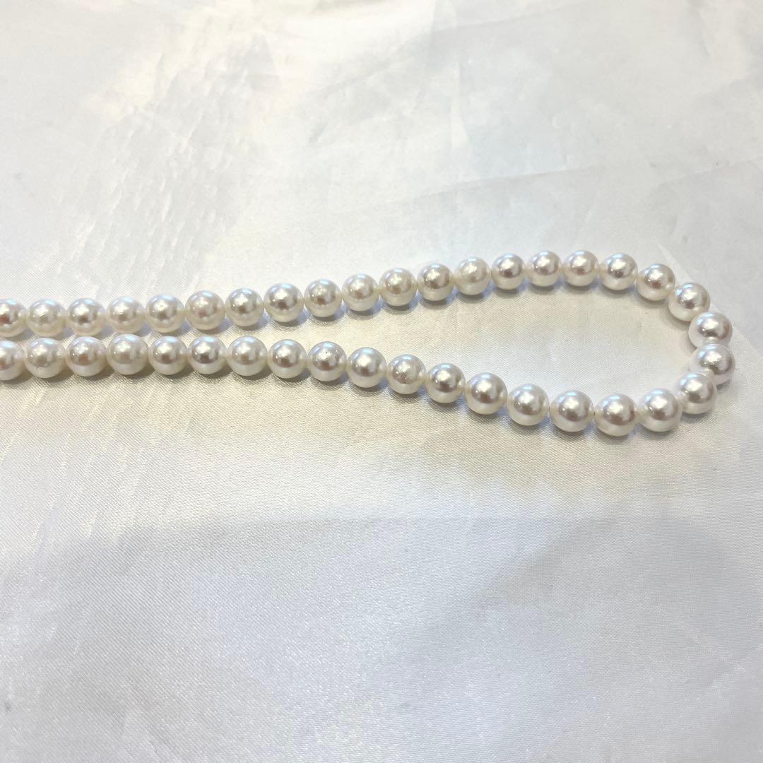 Akoya real pearl necklace with 7.0-7.5mm white pearls showing pink and green shades on a 44cm strand