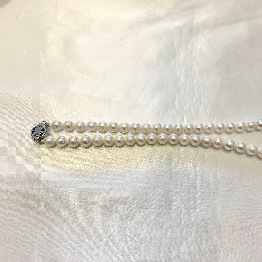 Akoya real pearl necklace with 7.0-7.5mm white pearls showing pink and green shades on a 44cm strand