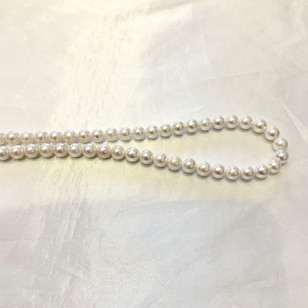 Akoya real pearl necklace with 7.0-7.5mm white pearls showing pink and green shades on a 44cm strand