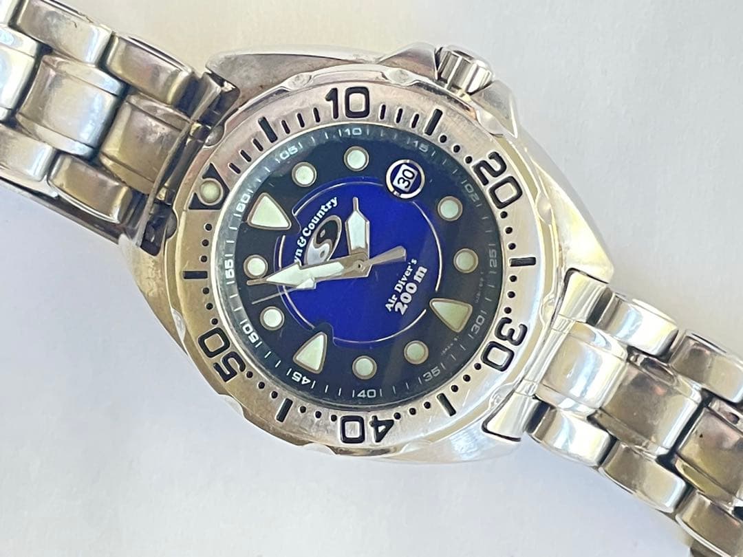 ORIENT Town & Country Air Diver 200m Quartz Men's Watch — Japanese