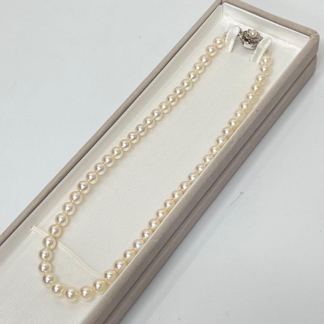 Genuine Akoya pearl necklace by Jewelry Maki with silver engraving and 42cm length