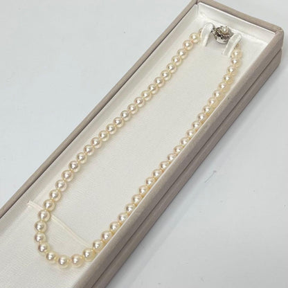 Genuine Akoya pearl necklace by Jewelry Maki with silver engraving and 42cm length