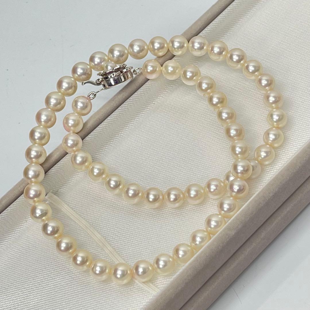 Genuine Akoya pearl necklace by Jewelry Maki with silver engraving and 42cm length