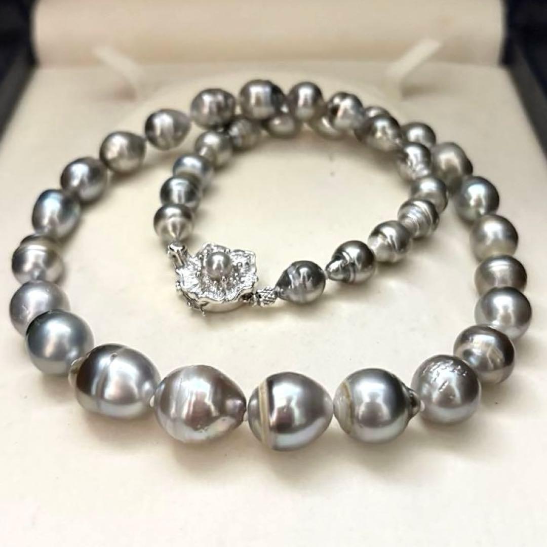 Black pearl necklace with silver 13mm pendant and pearls sized 8.5-13mm on a 47cm chain
