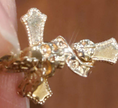 Aggatte 10 K cross charm pendant made of 10 karat gold in a simple elegant design