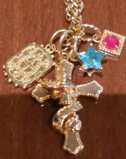 Aggatte 10 K cross charm pendant made of 10 karat gold in a simple elegant design
