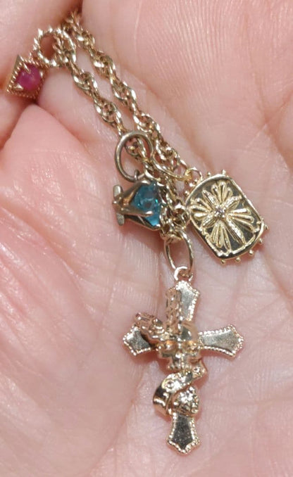 Aggatte 10 K cross charm pendant made of 10 karat gold in a simple elegant design