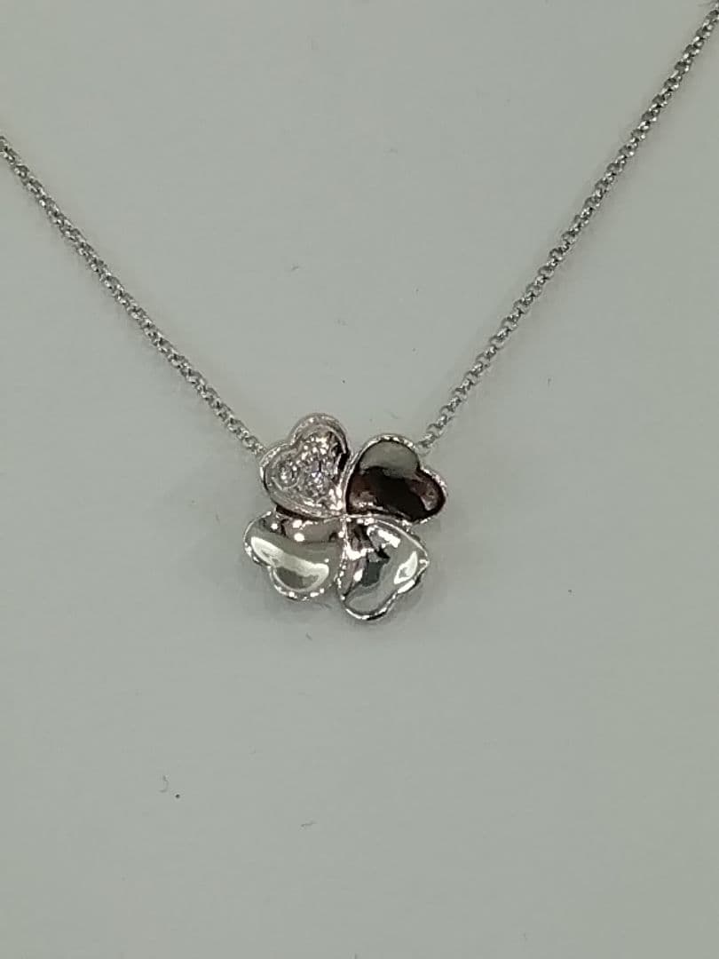 TASAKI K18 white gold necklace with 0.02 carat diamond pendant measuring 11mm by 11mm on a 41cm chain