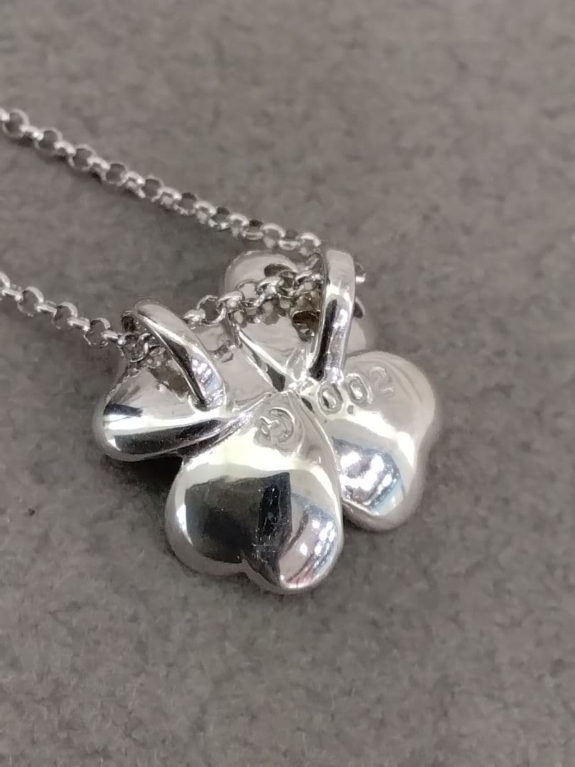 TASAKI K18 white gold necklace with 0.02 carat diamond pendant measuring 11mm by 11mm on a 41cm chain