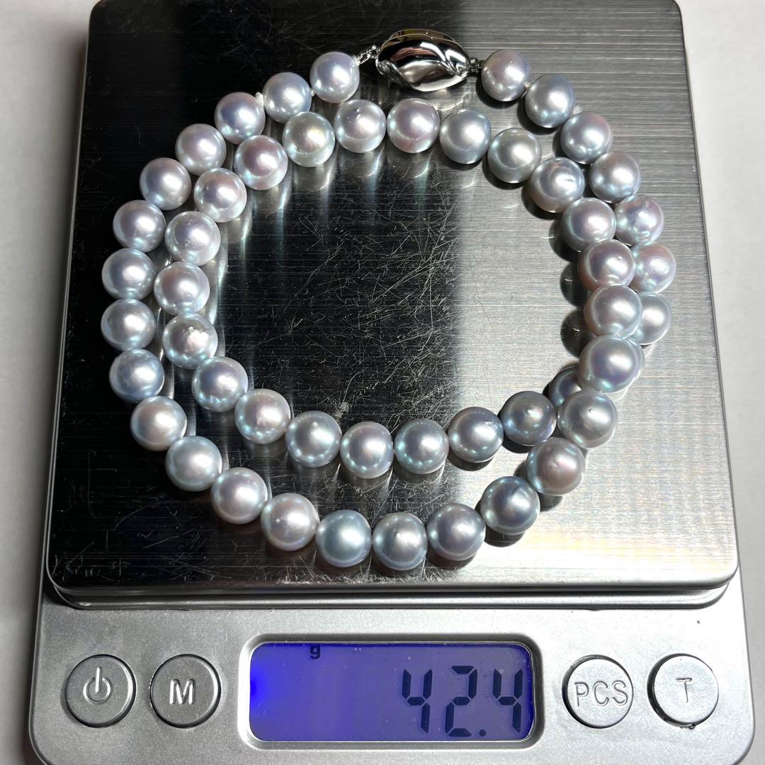 Blue Akoya pearl necklace measuring 8-8.5mm pearls on a 44cm strand with certificate