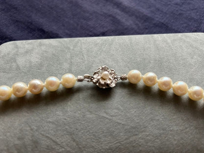 Akoya pearl necklace and matching earrings with silver clasp and certification sheet