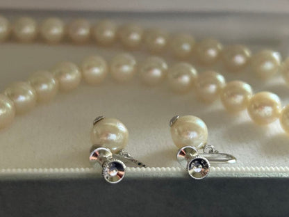 Akoya pearl necklace and matching earrings with silver clasp and certification sheet