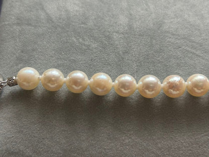 Akoya pearl necklace and matching earrings with silver clasp and certification sheet