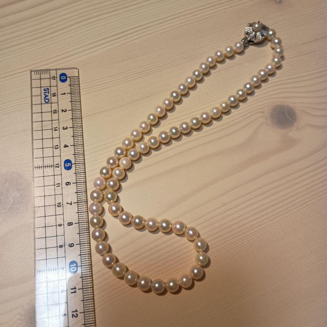 Akoya pearl necklace featuring white pink 6mm pearls strung on a 42cm chain