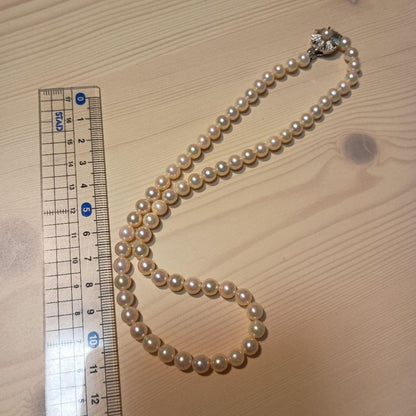 Akoya pearl necklace featuring white pink 6mm pearls strung on a 42cm chain