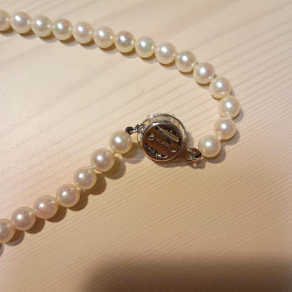 Akoya pearl necklace featuring white pink 6mm pearls strung on a 42cm chain