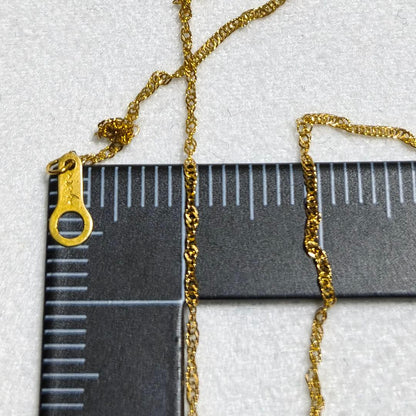 Close-up of Agate K18 screw chain necklace with 41cm length on white background