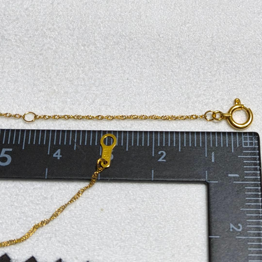 Close-up of Agate K18 screw chain necklace with 41cm length on white background