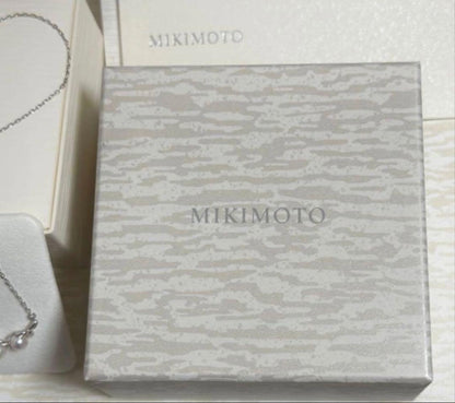 MIKIMOTO necklace with 5 high-grade pearls set in white gold K18WG, 40cm length