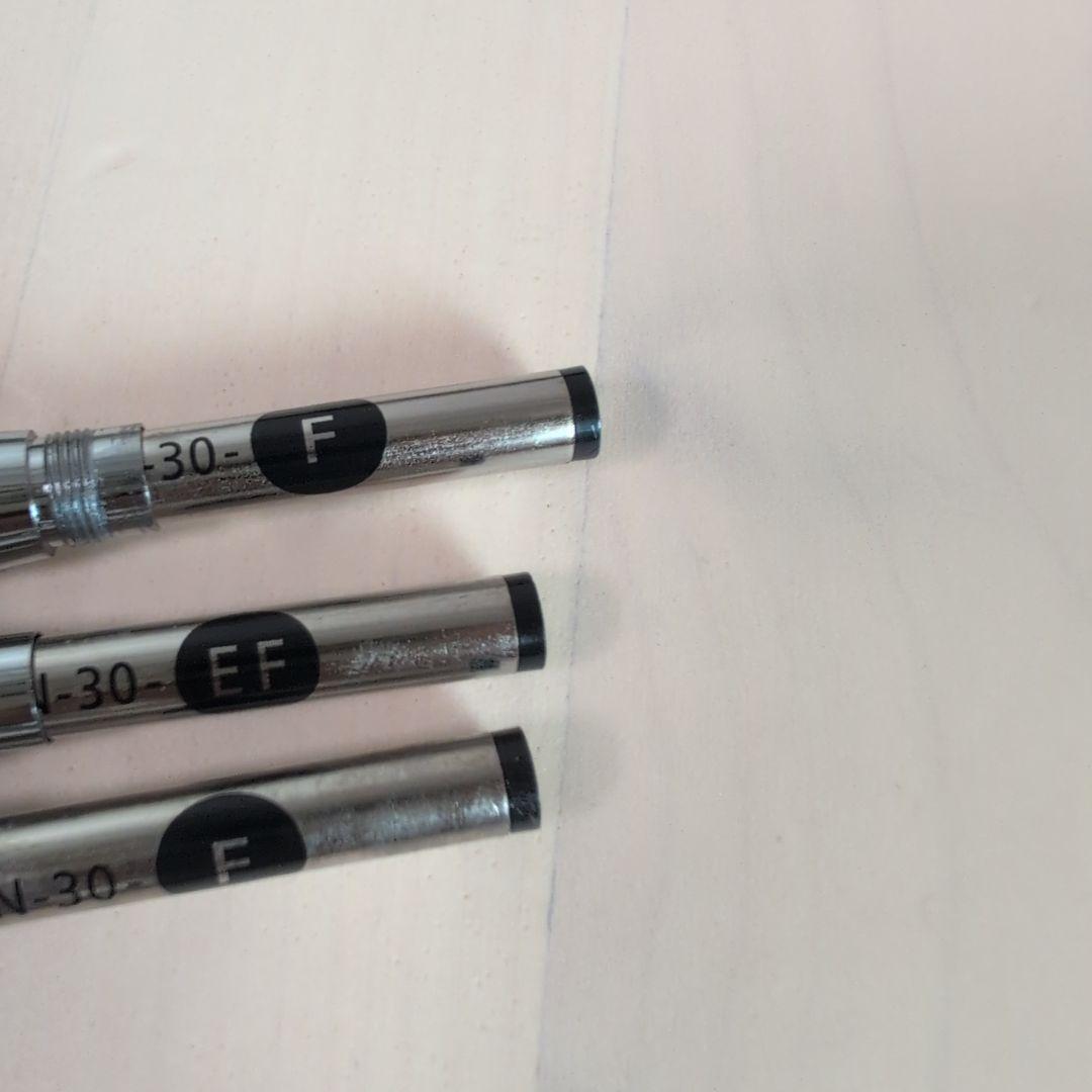 Pilot Drive 3-piece stationery set showing one pen with cover and two pens without covers