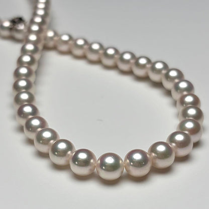 Mikimoto Akoya pearl necklace with white rosé interference pearls and silver M-Charm clasp, 43cm length