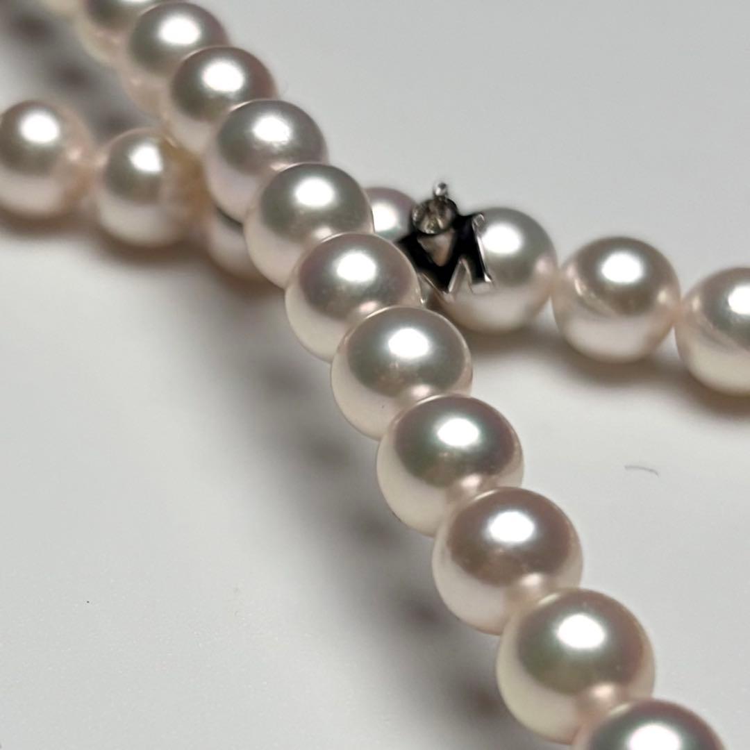 Mikimoto Akoya pearl necklace with white rosé interference pearls and silver M-Charm clasp, 43cm length