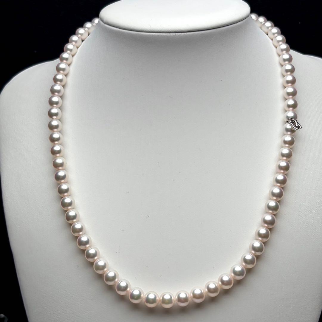 Mikimoto Akoya pearl necklace with white rosé interference pearls and silver M-Charm clasp, 43cm length