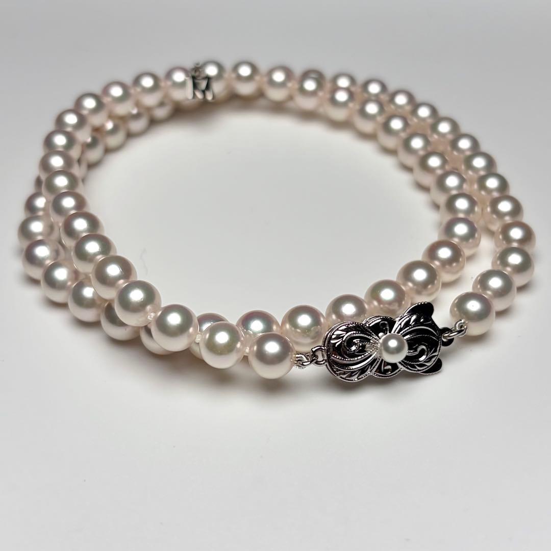 Mikimoto Akoya pearl necklace with white rosé interference pearls and silver M-Charm clasp, 43cm length