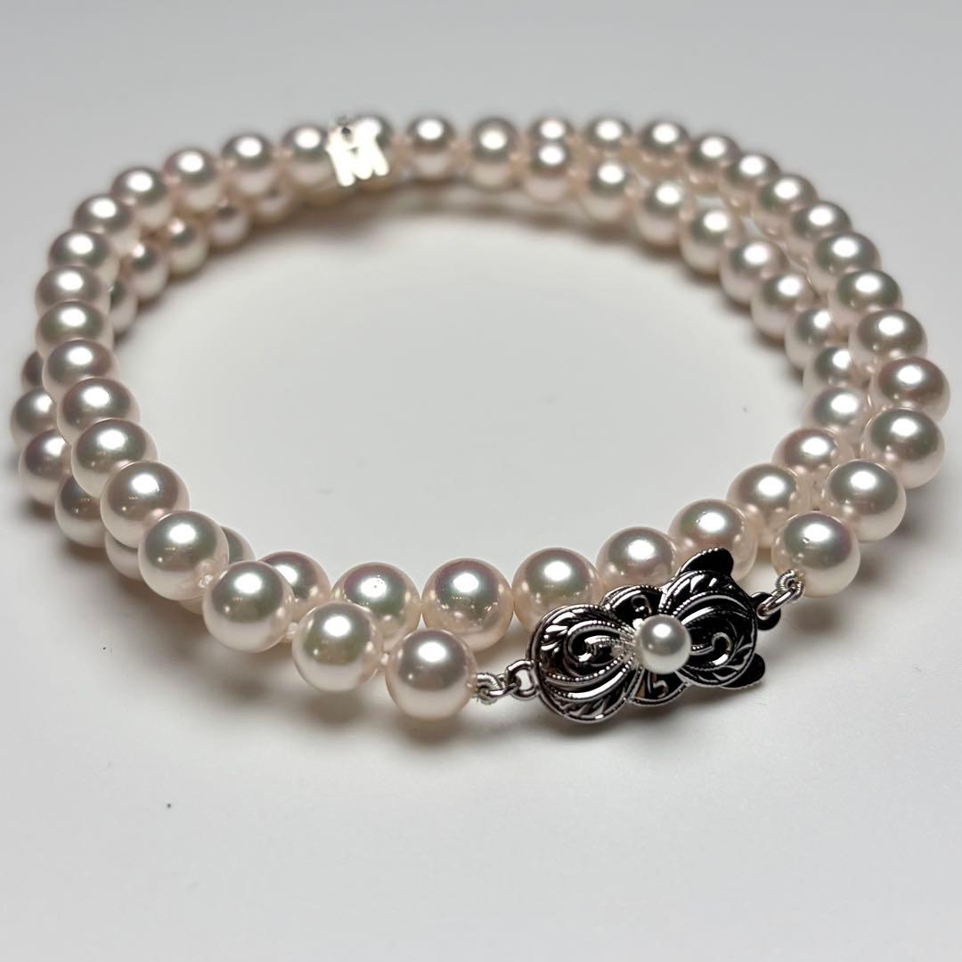 Mikimoto Akoya pearl necklace with white rosé interference pearls and silver M-Charm clasp, 43cm length