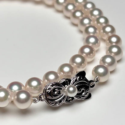 Mikimoto Akoya pearl necklace with white rosé interference pearls and silver M-Charm clasp, 43cm length