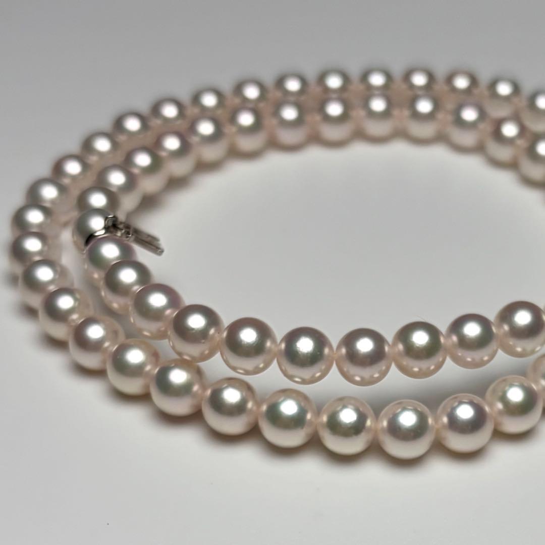 Mikimoto Akoya pearl necklace with white rosé interference pearls and silver M-Charm clasp, 43cm length